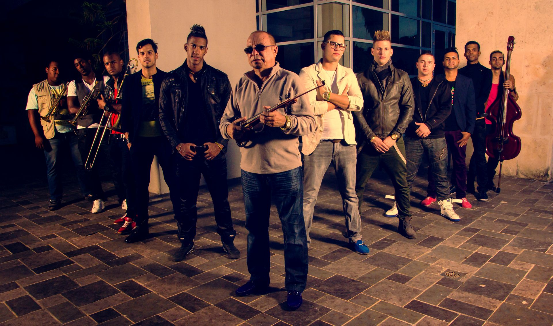 Charanga latina y Enrique Alvarez_CHARANGA LATINA 1.jpg